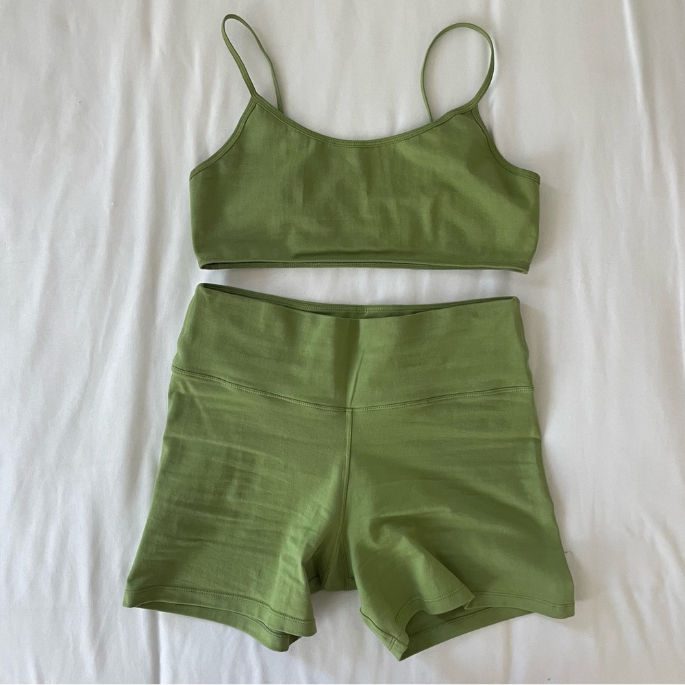 Sustainable & organic yoga wear - Size Medium